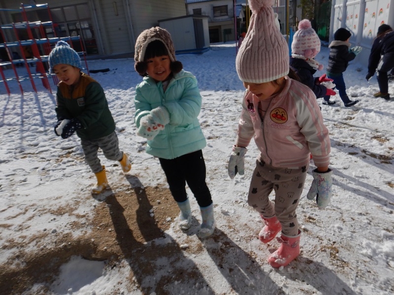 雪遊びの様子 