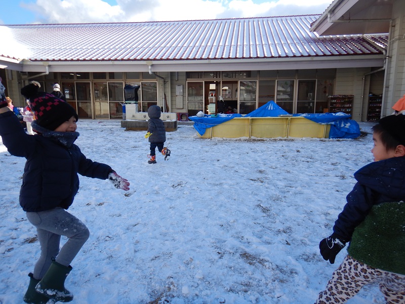 雪遊びの様子 