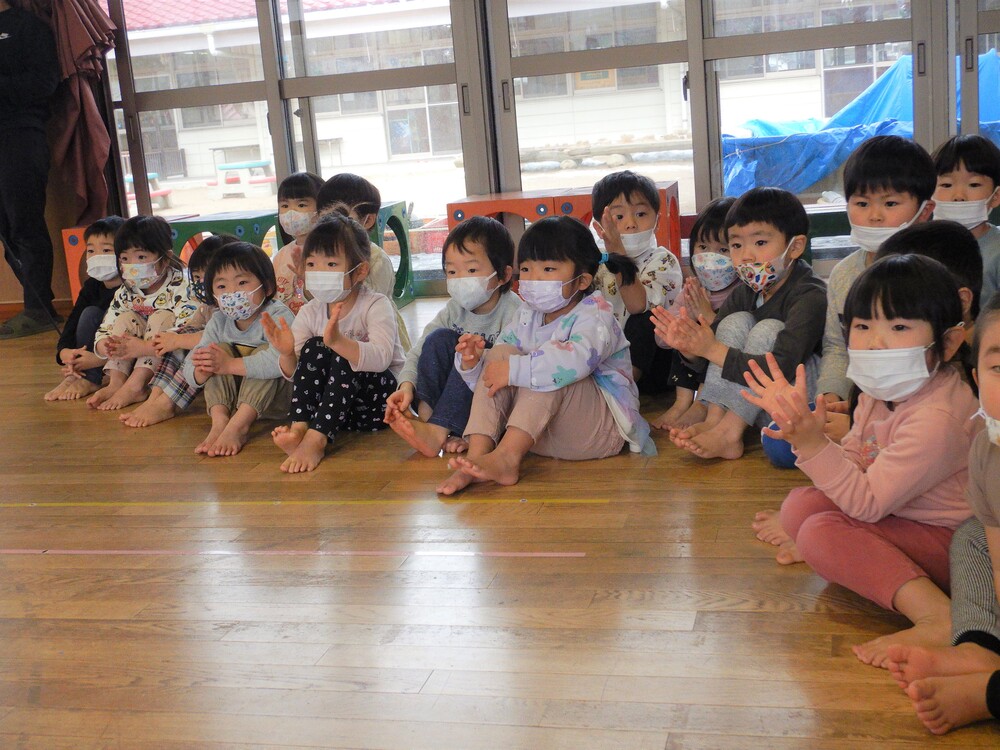 合奏 聞く 拍手 子ども