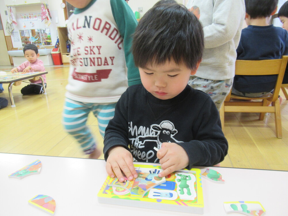 パズルをしている