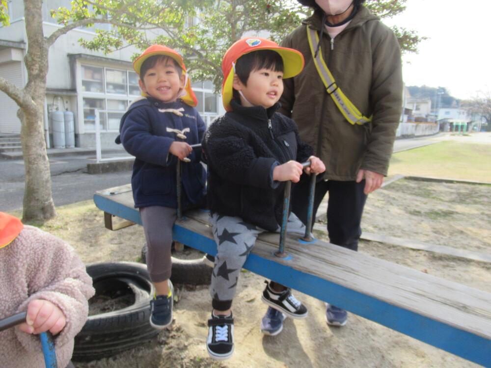 小学校で遊んでいる