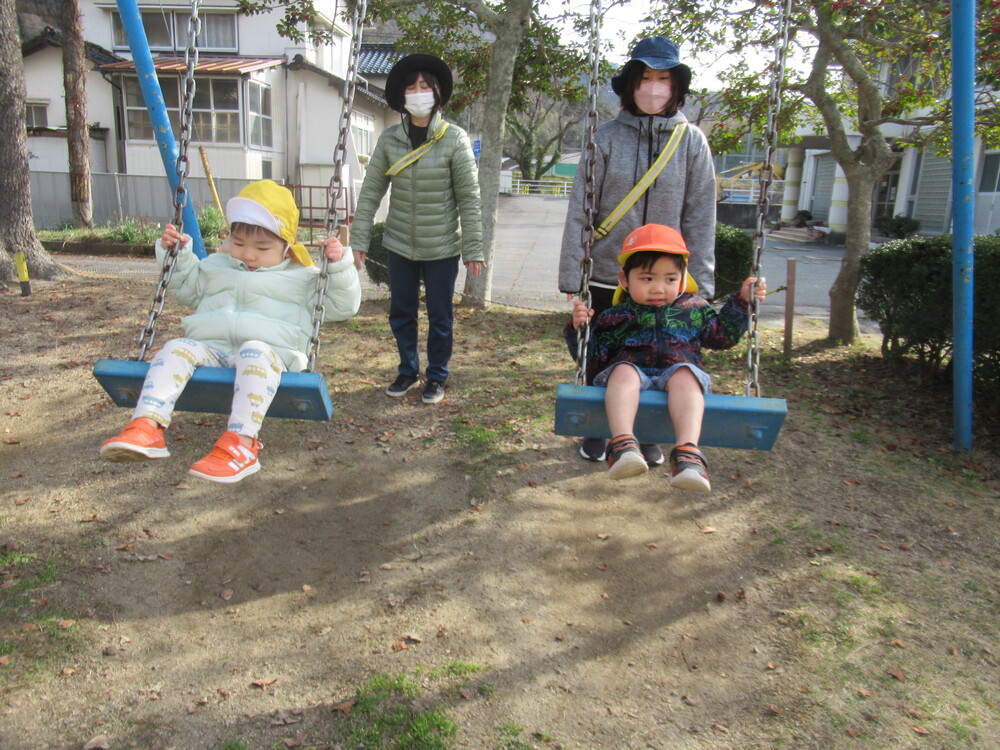 小学校で遊んでいる