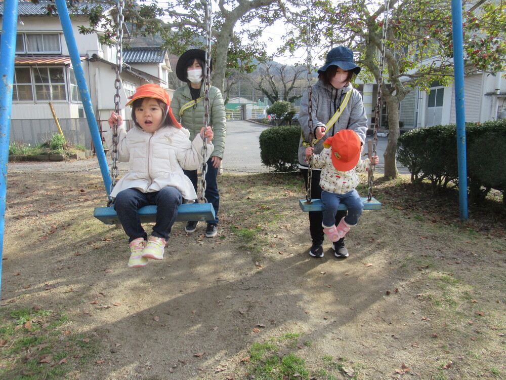 小学校で遊んでいる