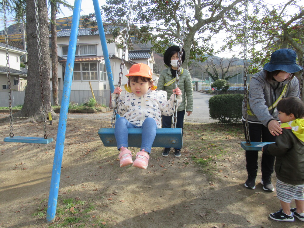 小学校で遊んでいる