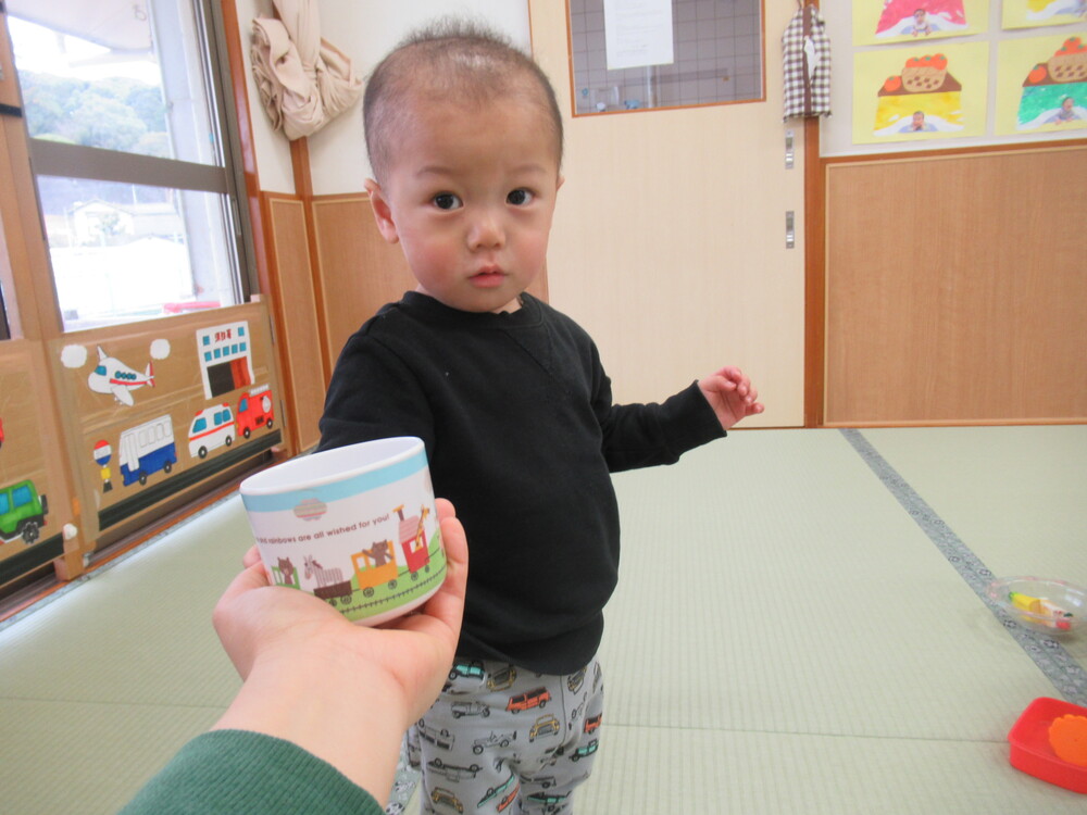 ままごとをする子ども