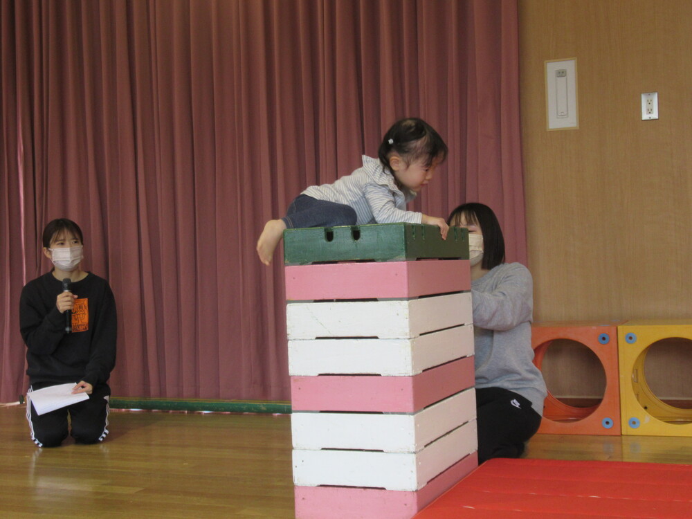 巧技台登りをしている