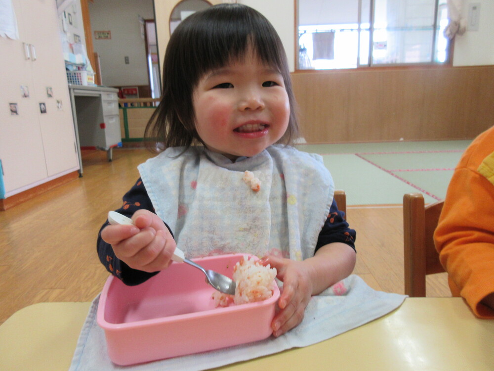 お弁当を食べる