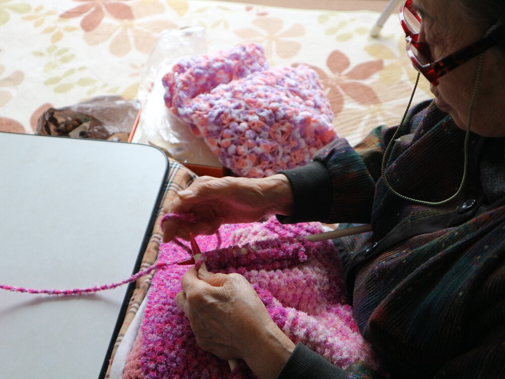 編み物作業