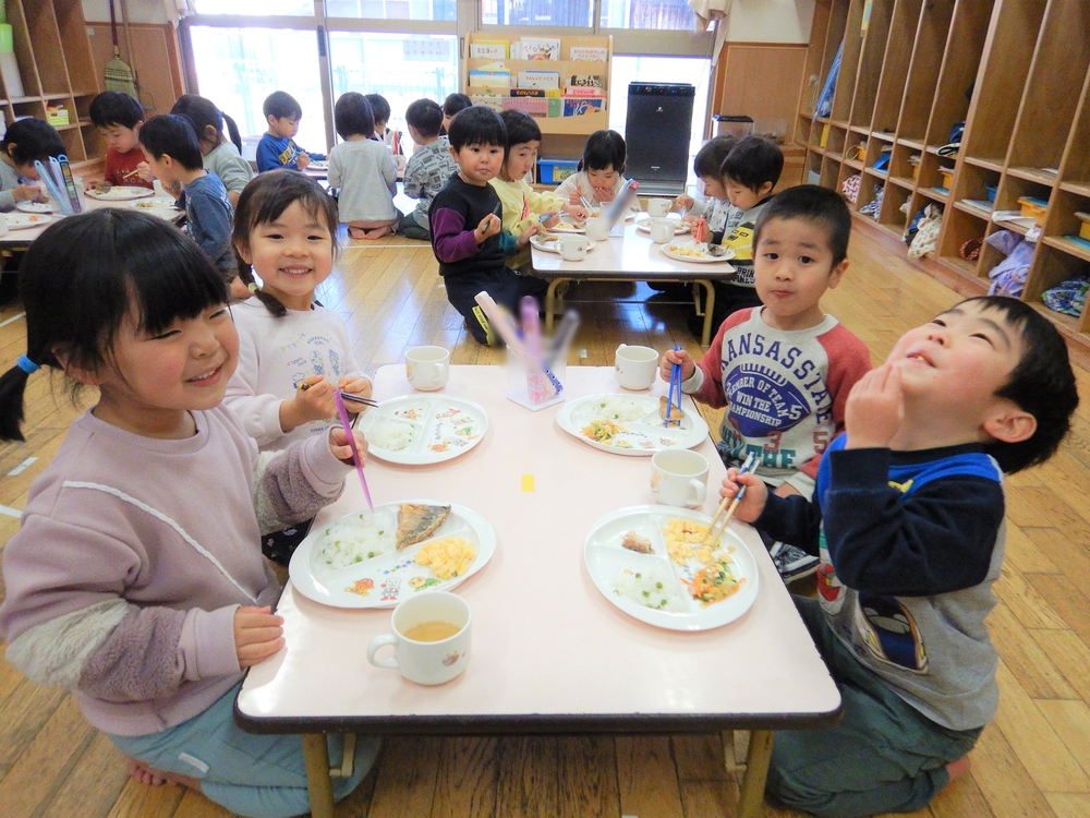 給食の様子 