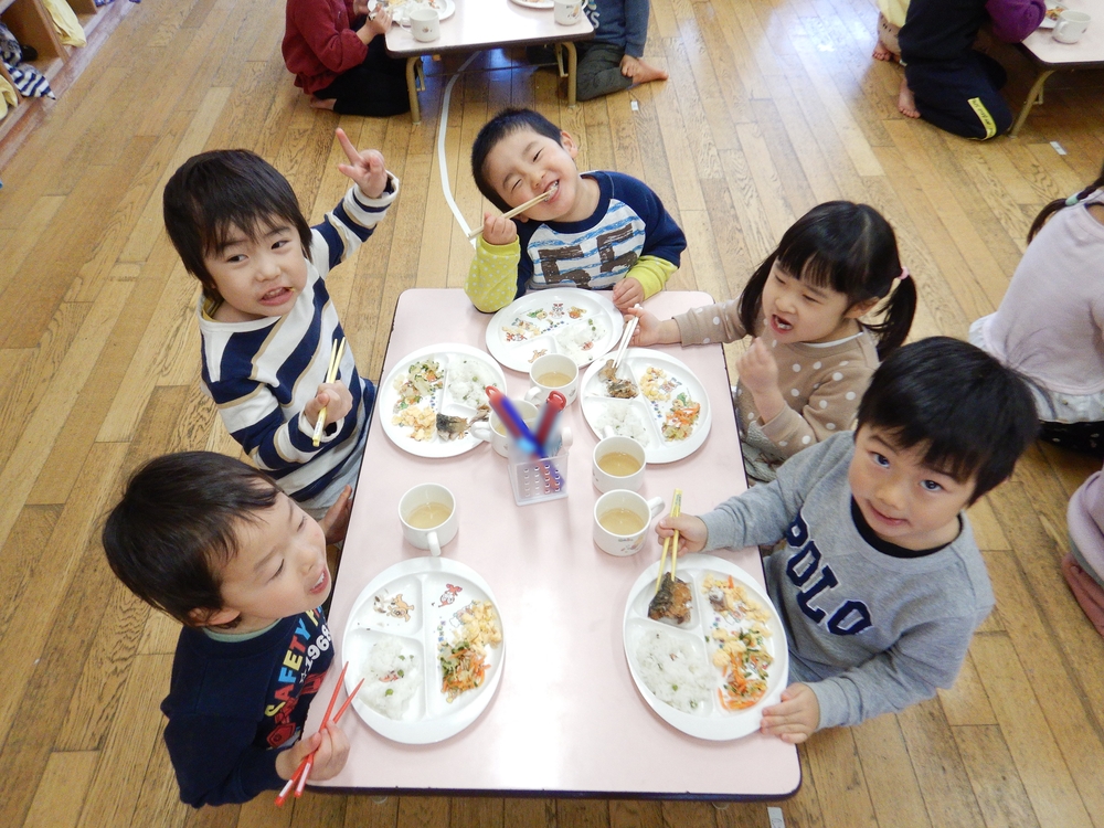 給食の様子 