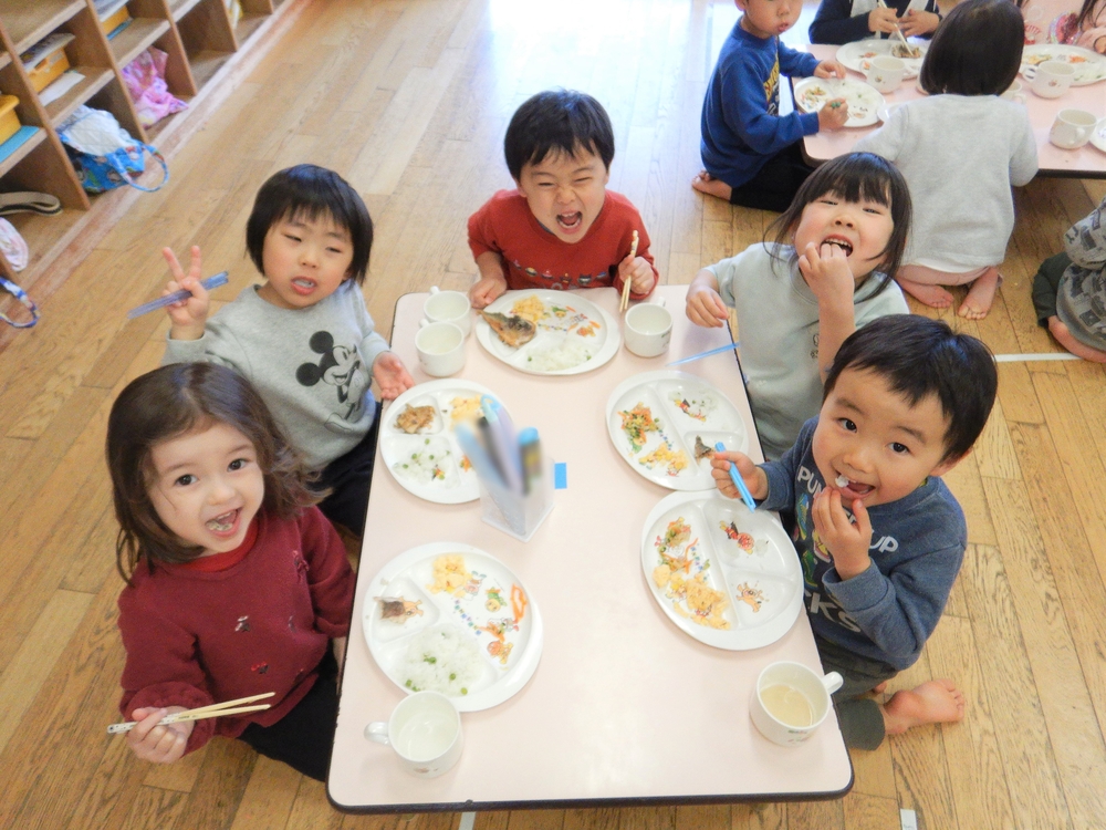 給食の様子 