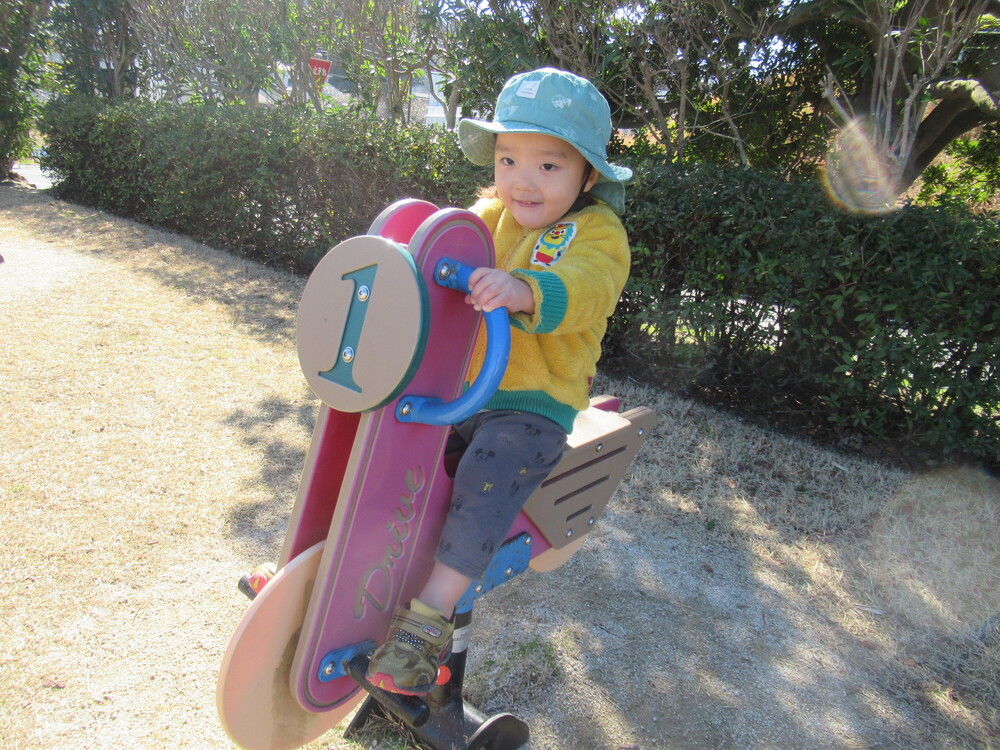 公園で遊んでいる