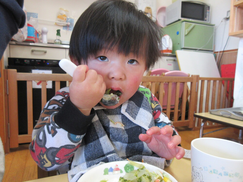 ご飯を食べる