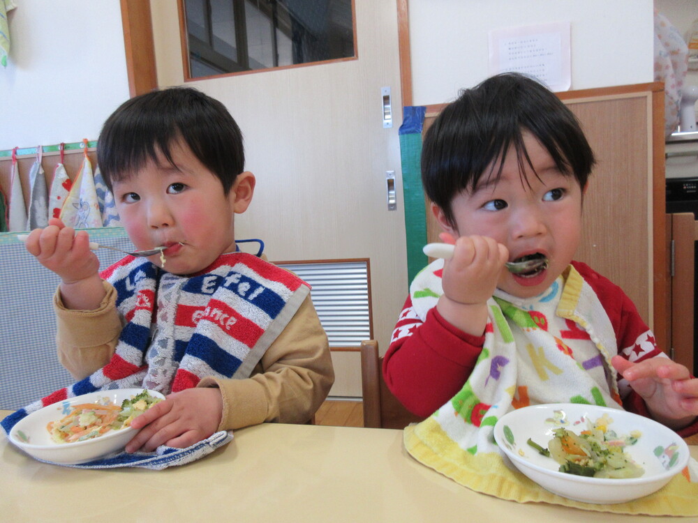 ご飯を食べる