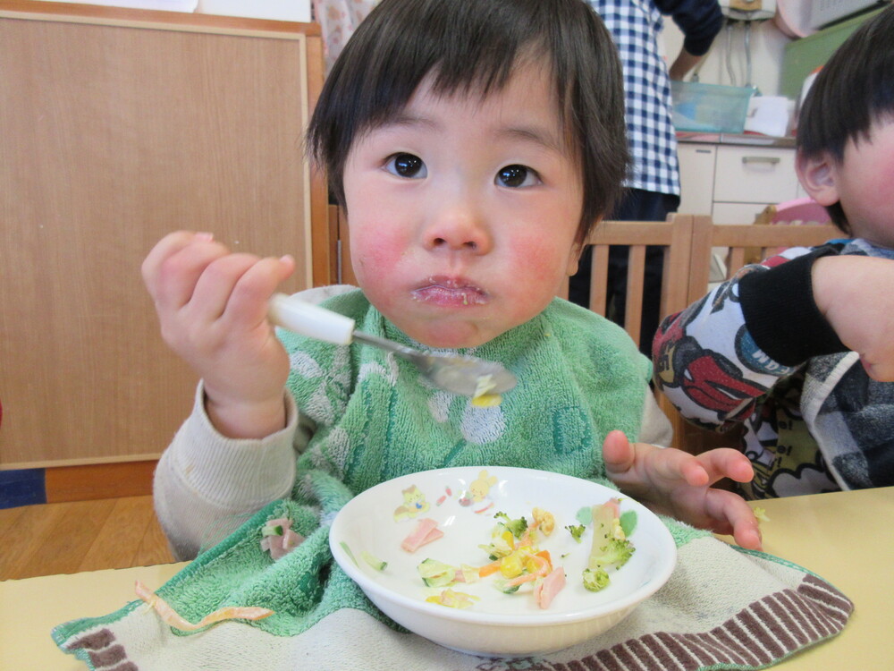 ご飯を食べる