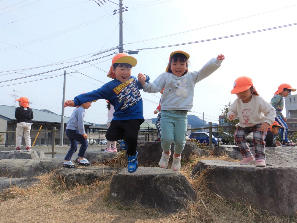 ばす組　散歩　警察署横広場