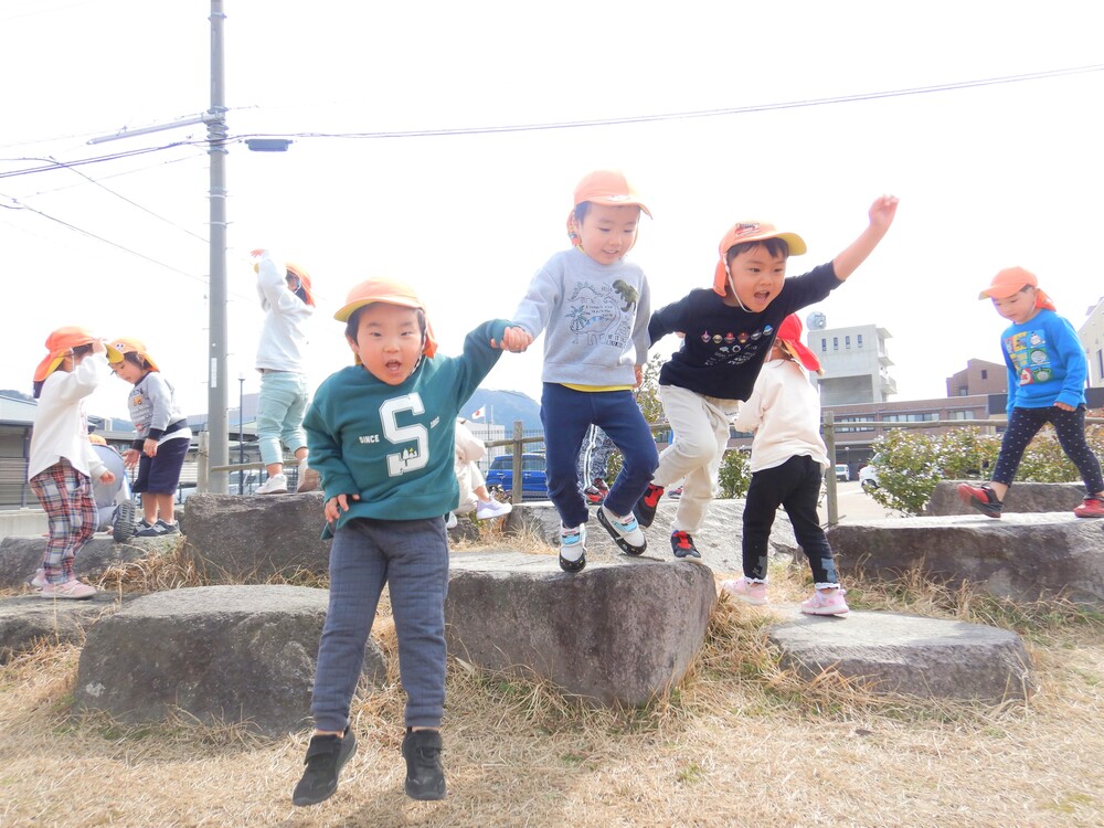 ばす組　散歩　警察署横広場