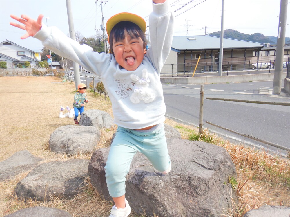 ばす組　散歩　警察署横広場