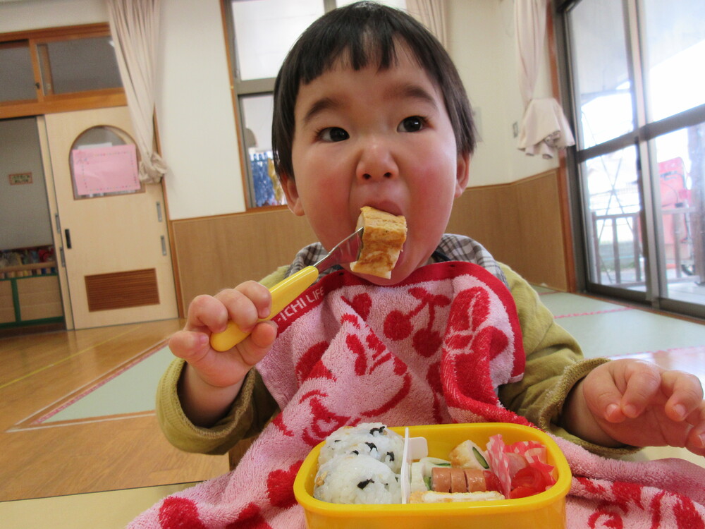 お弁当を食べる