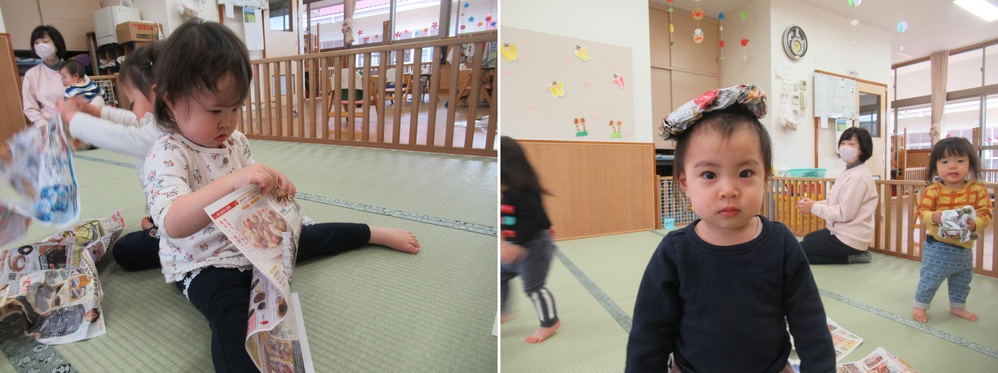 広告紙で遊んでいる１