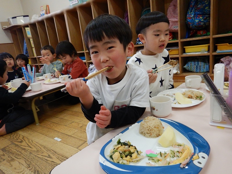 給食の様子 