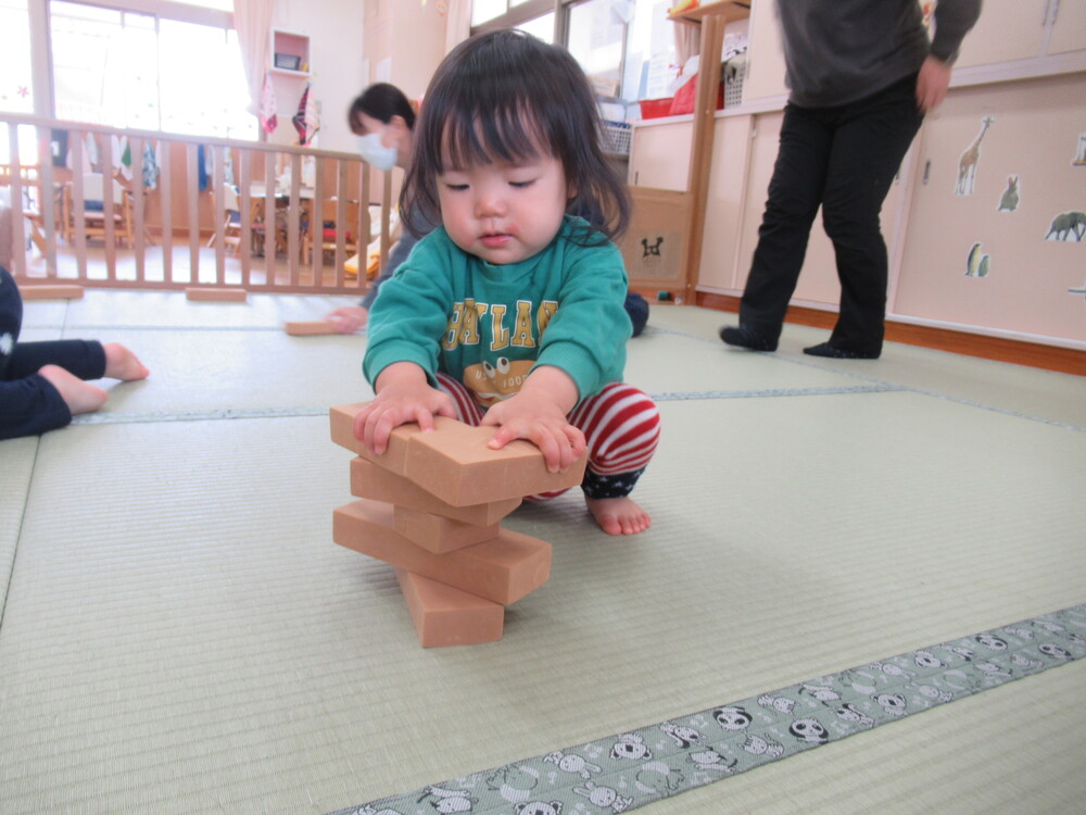積み木を重ねる