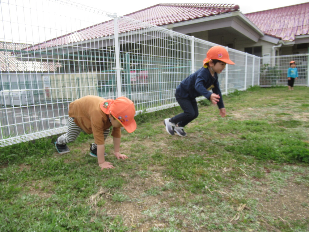 かけっこをする