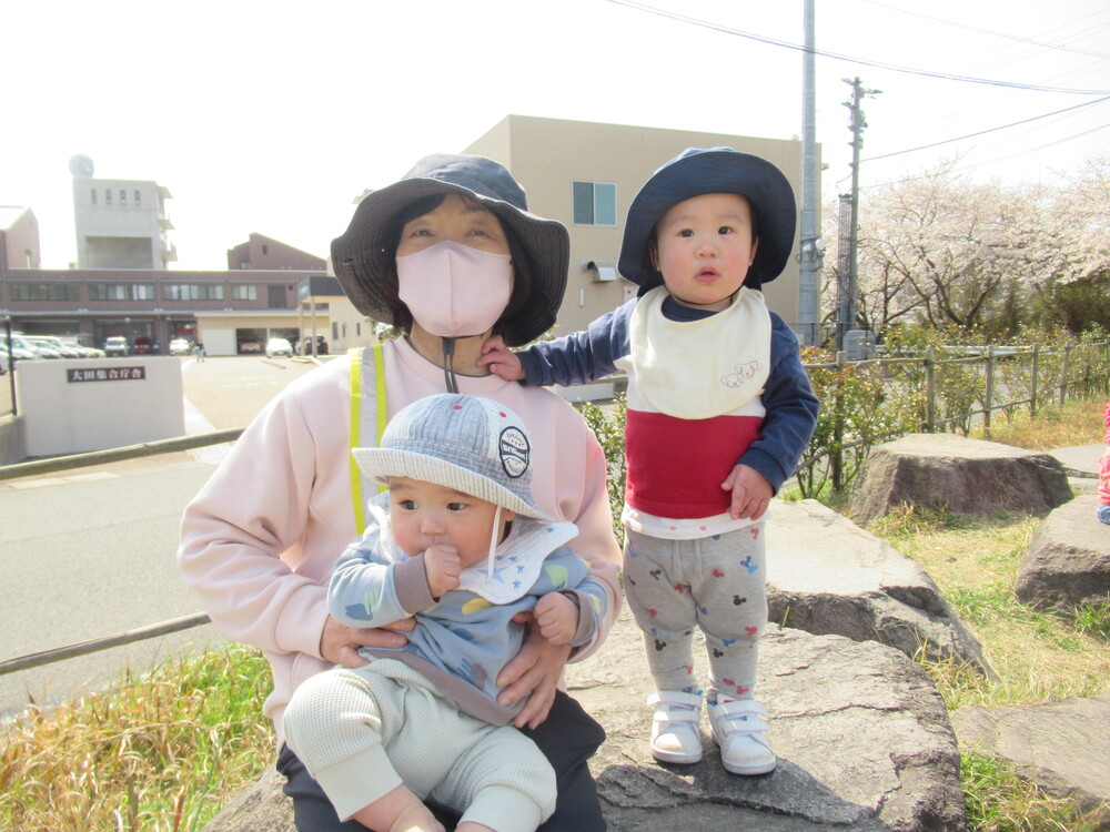 車を見つけた子ども