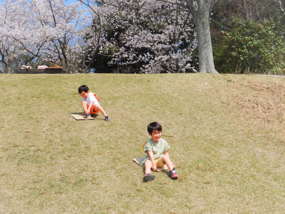 ばす組 市民公園 芝生すべり