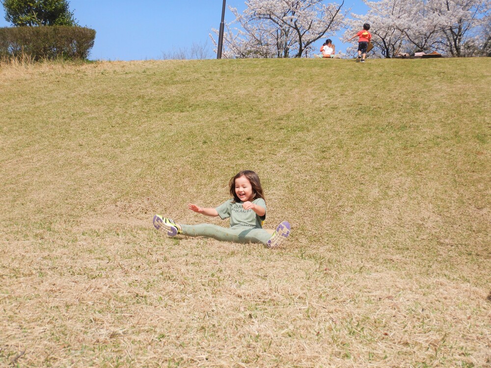 ばす組 市民公園 芝生すべり 