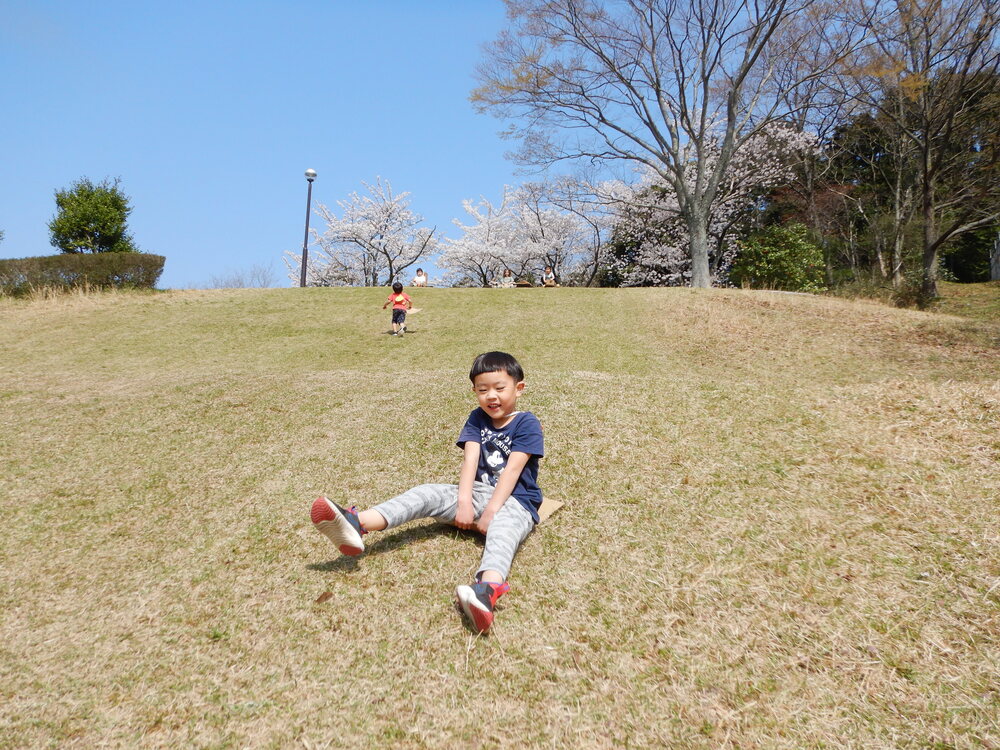 ばす組 市民公園 芝生すべり