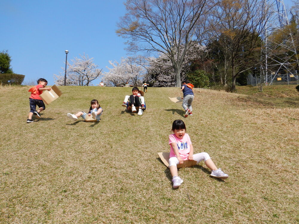 ばす組 市民公園 芝生すべり