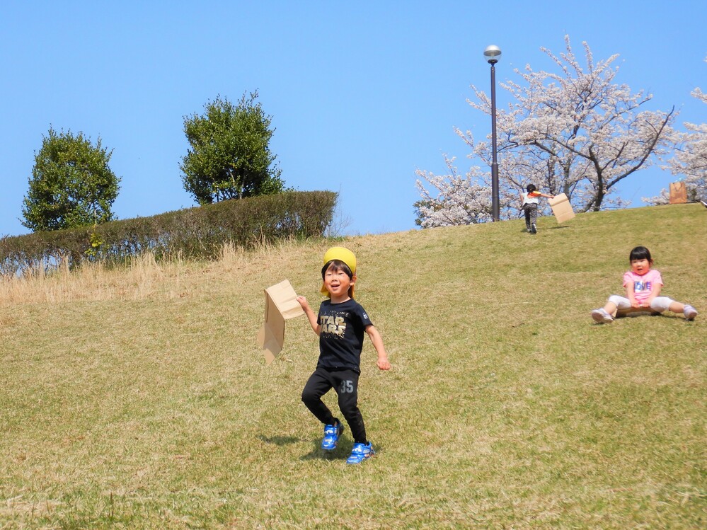 ばす組 市民公園 芝生すべり