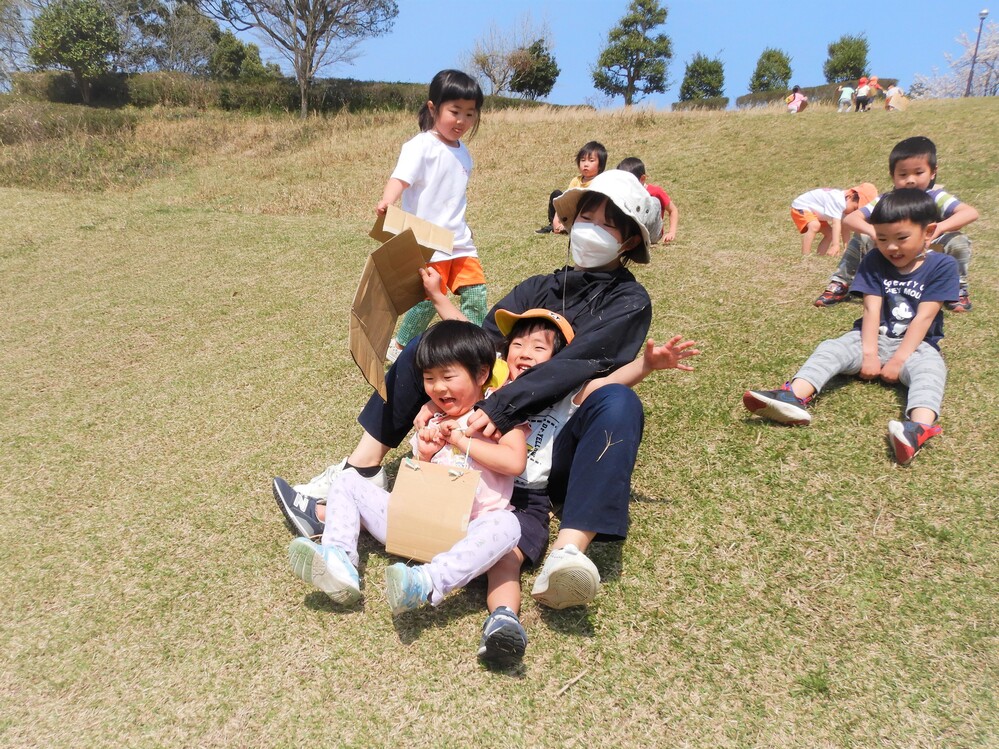 ばす組 市民公園 芝生すべり