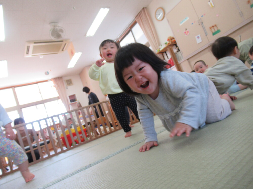 リズムをする子ども