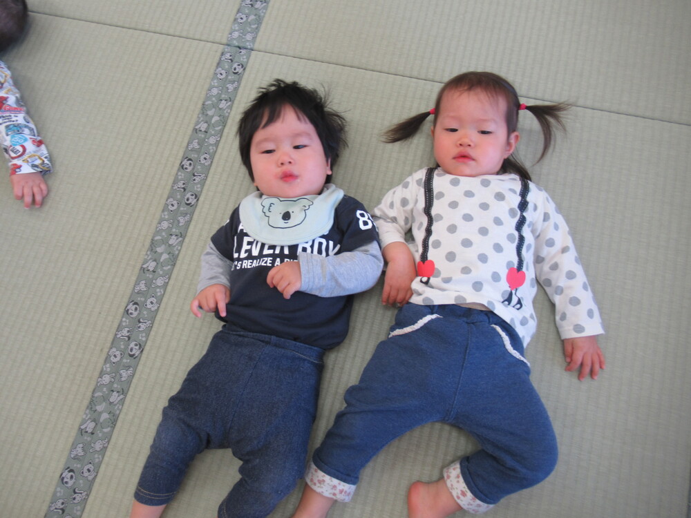 リズムをする子ども