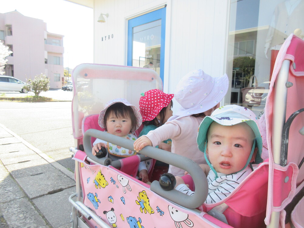 うさぎ組　円応寺散歩の様子