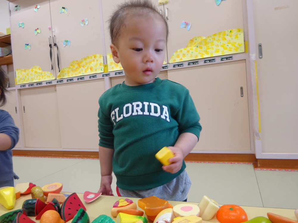 ままごとをする子ども