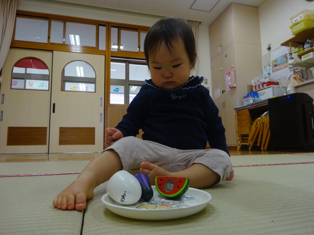 ままごとをする子ども