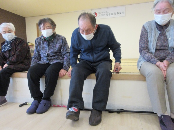狙って
