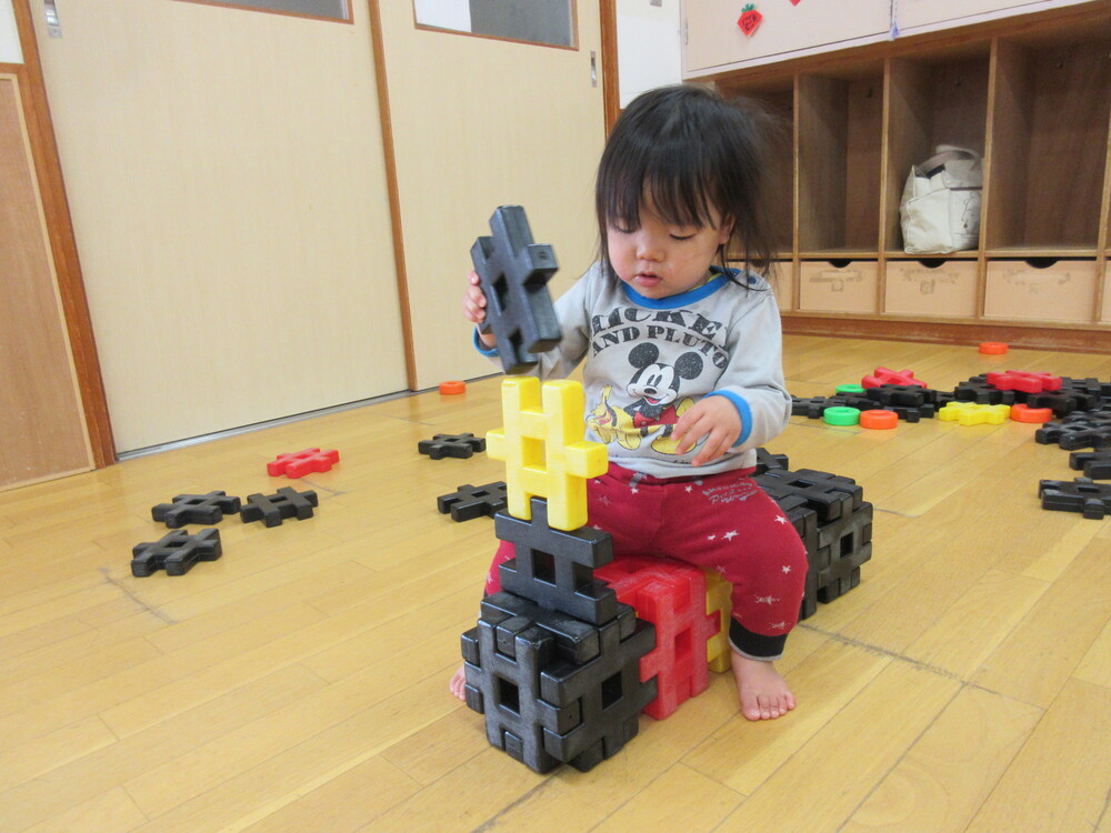 井形ブロックで遊んでいる１