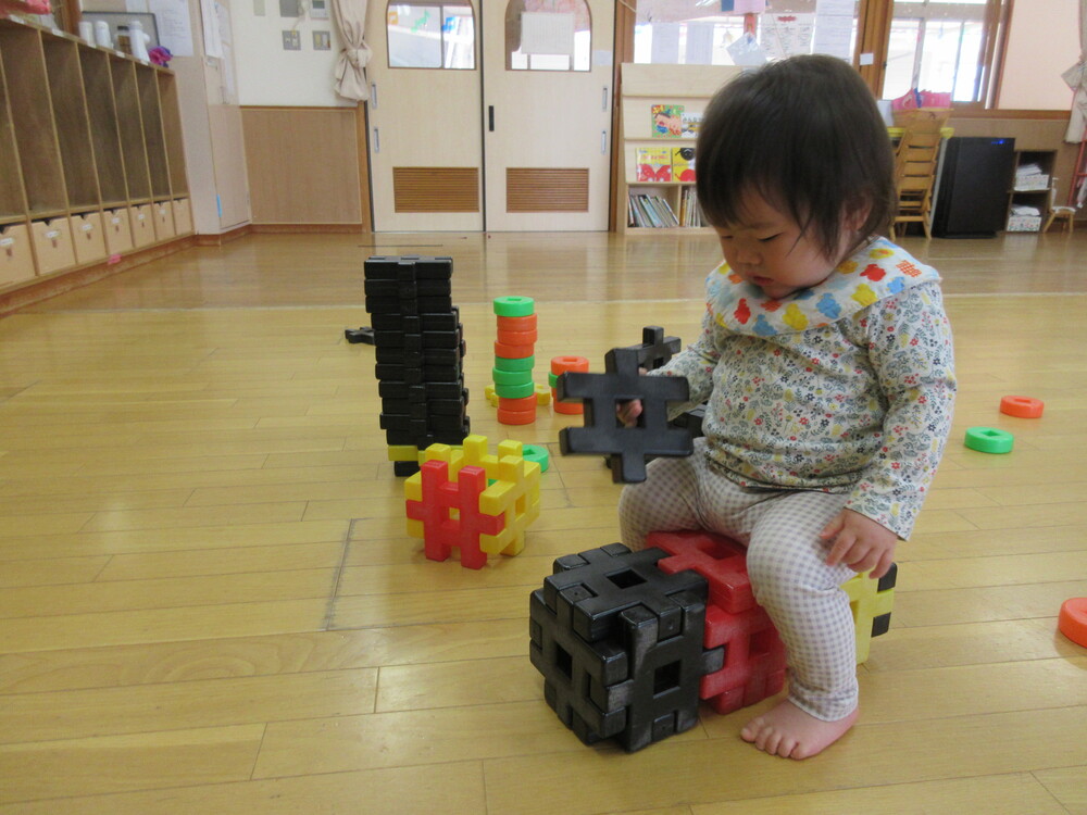 井形ブロックで遊んでいる２