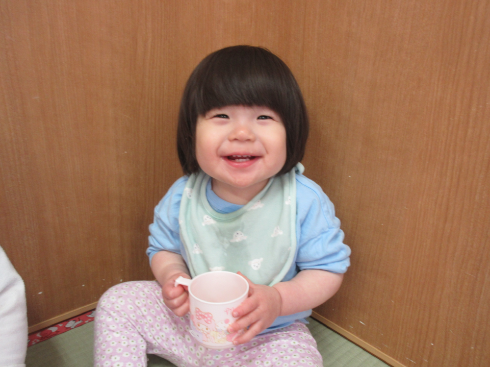 コップ飲みの様子