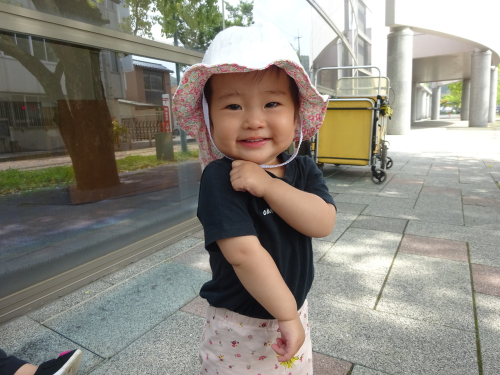 外で遊ぶ子ども