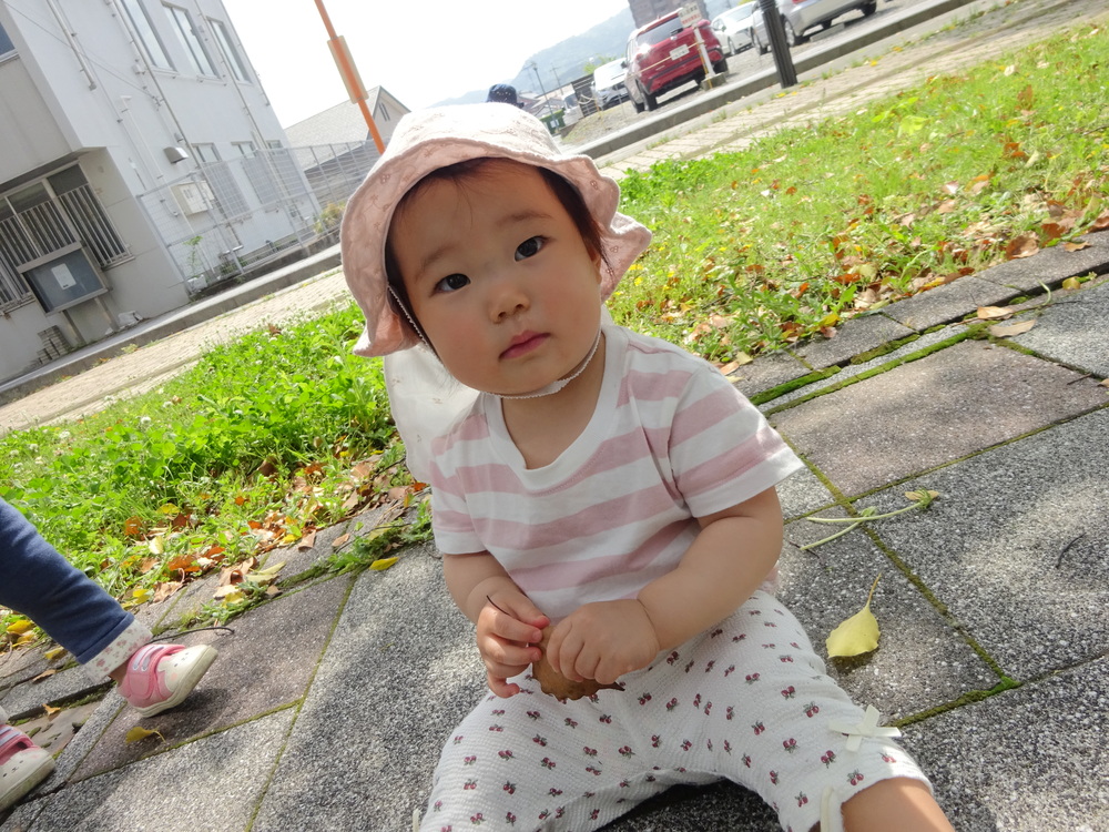 外で遊ぶ子ども