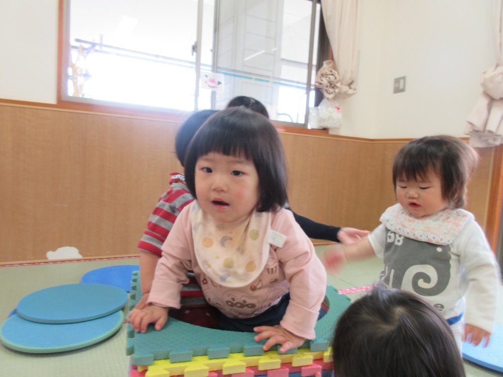 室内遊び　プラポイントで遊ぶ様子
