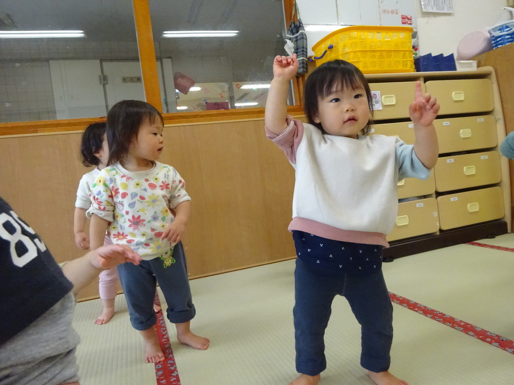 ダンスをする子ども