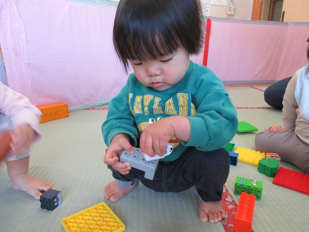 ブロックで遊んでいる２