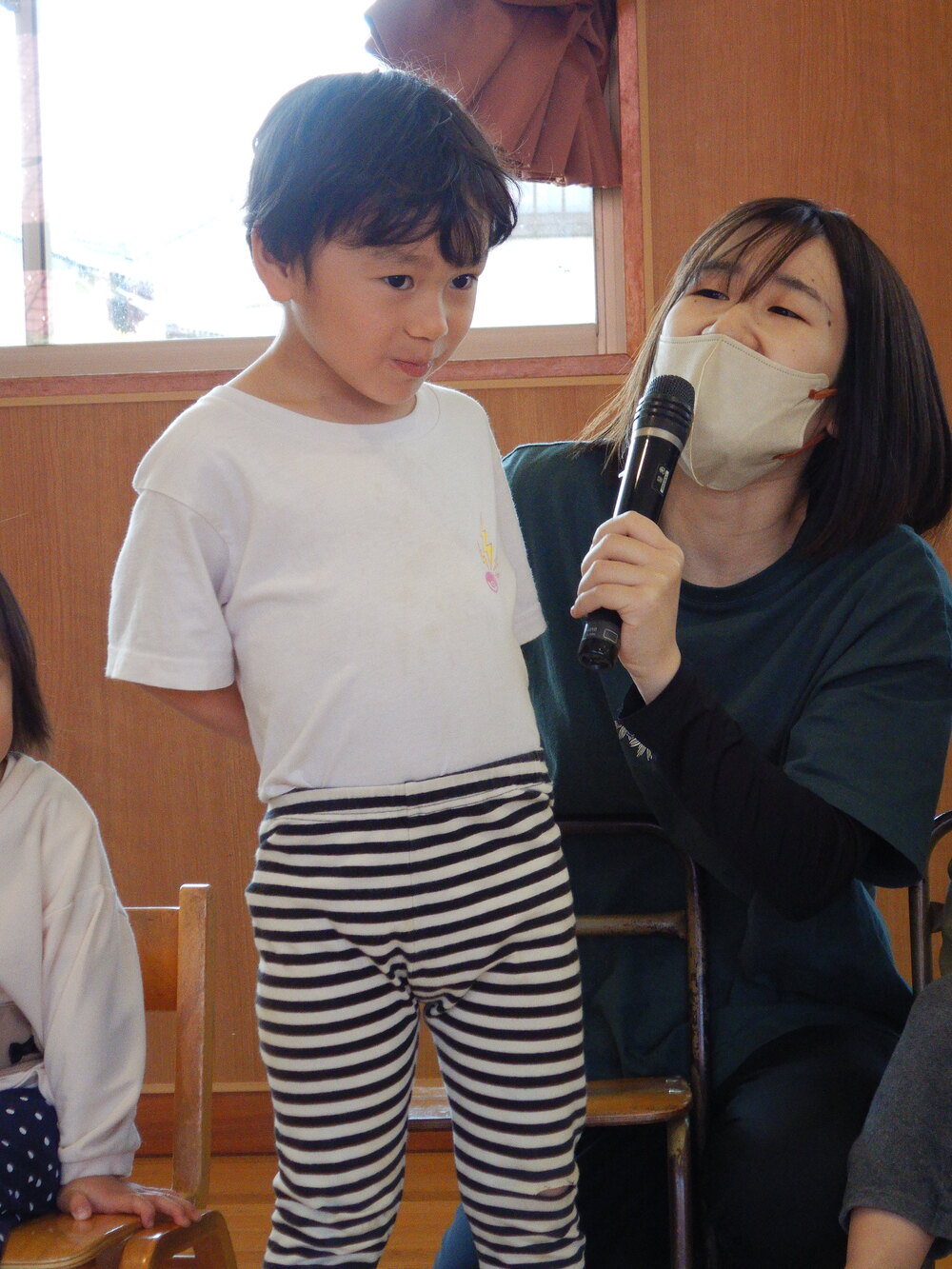 インタビューをこたえる