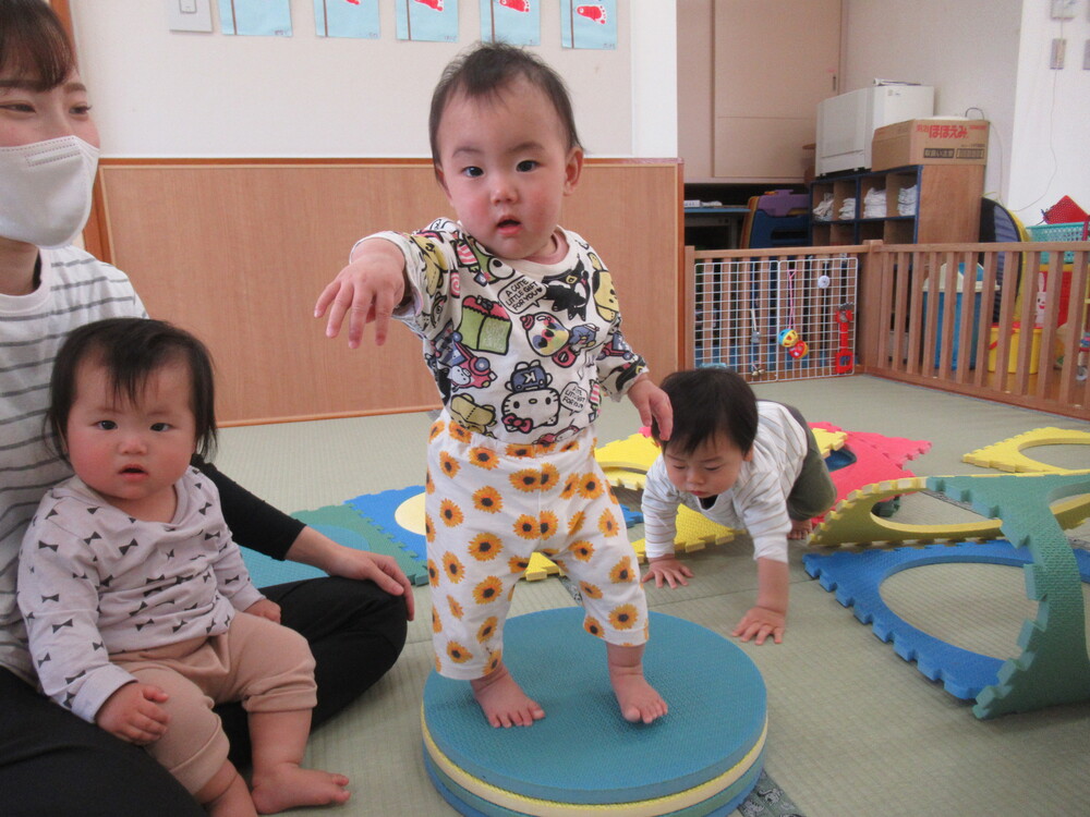 ポーズをする子ども